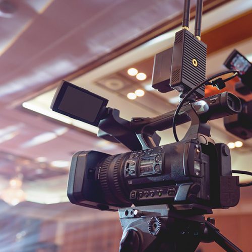 a video camera is sitting on a tripod in a room